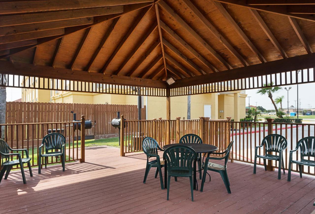 La Quinta By Wyndham Houston Channelview Cloverleaf Eksteriør billede